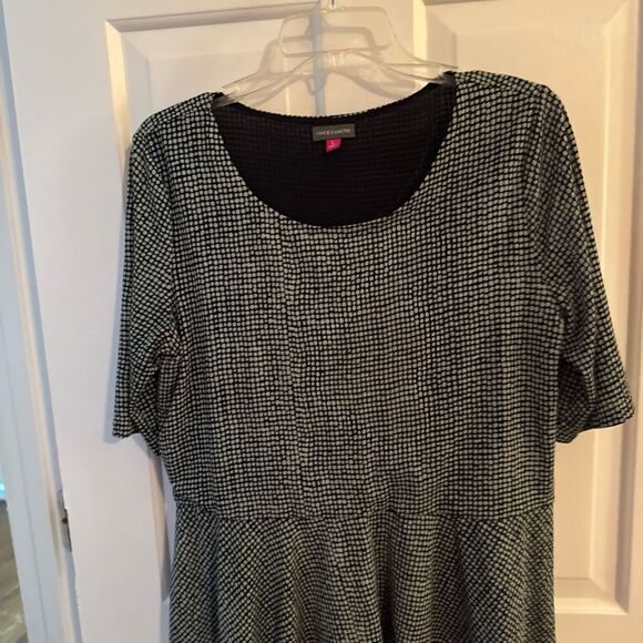 Vince Camuto blouse , navy with green dots, peplum and short sleeves. Size L - Picture 2 of 9